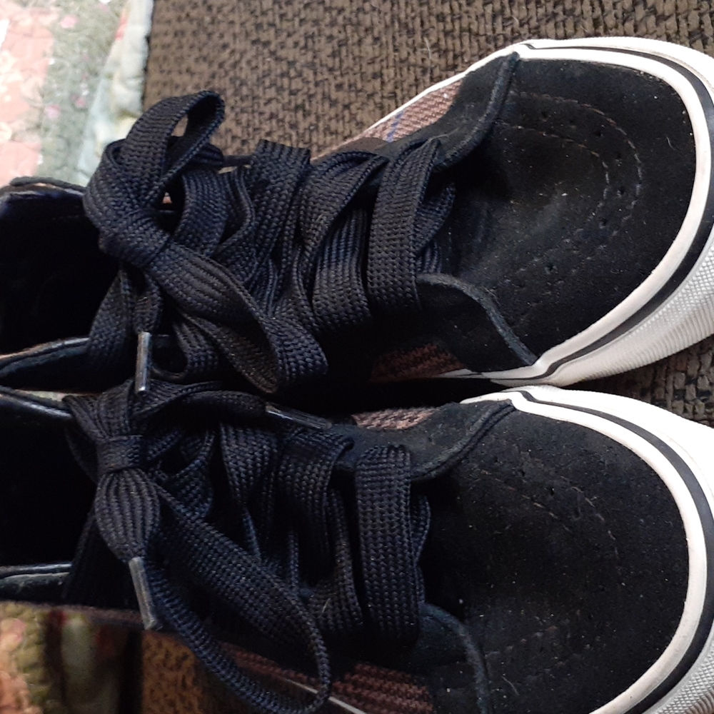 Vans tennis shoes
